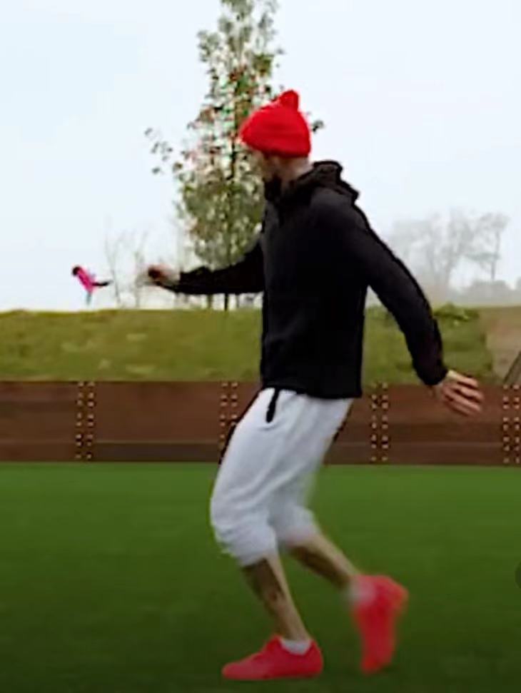 贝克汉姆踢足球的身材,贝克汉姆摆腿慢动作