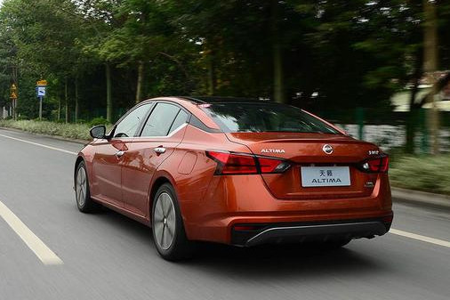 日产天籁2.0l动态试驾视频,天籁2.0l悦享版满载动力够用吗