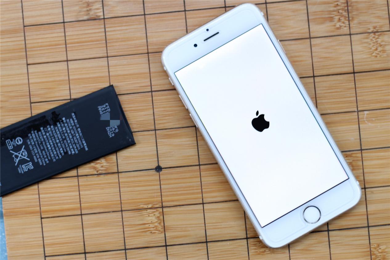 三分钟更换iPhone6虚标电池，老手机又焕发青春了