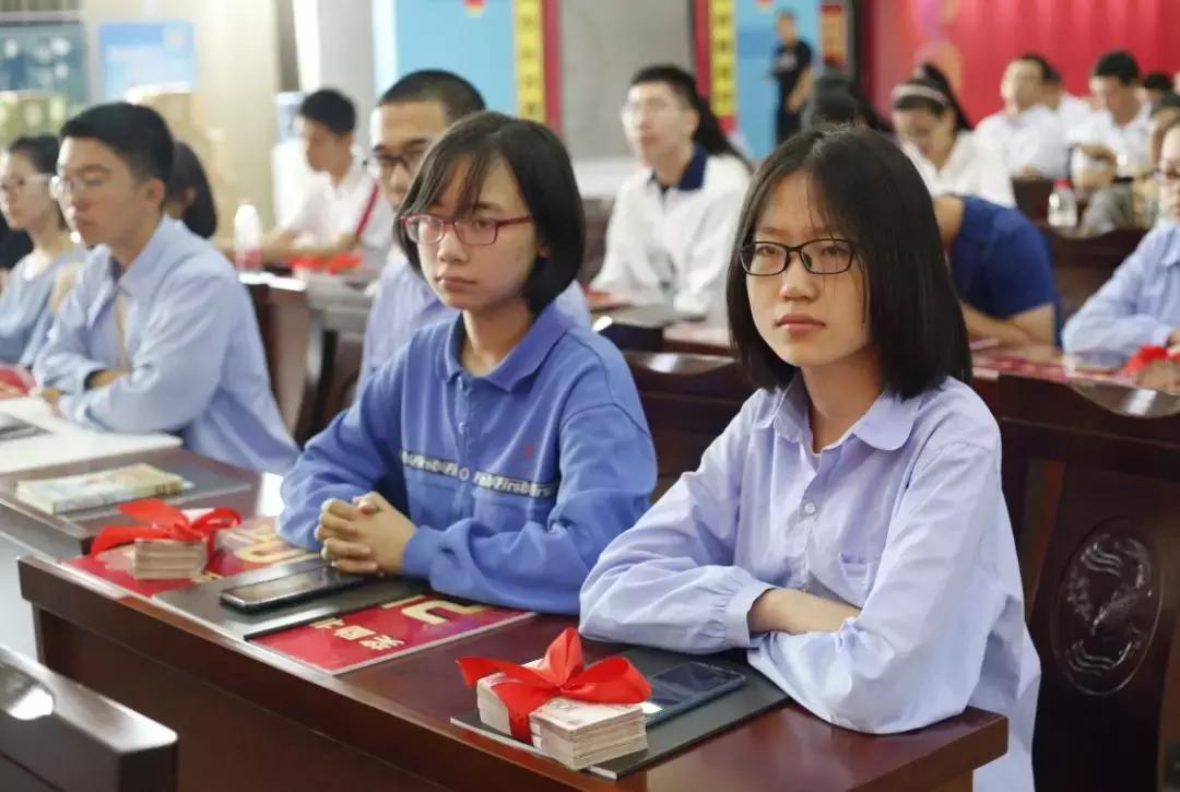 金榜题名500毫升五粮液,金榜题名酒