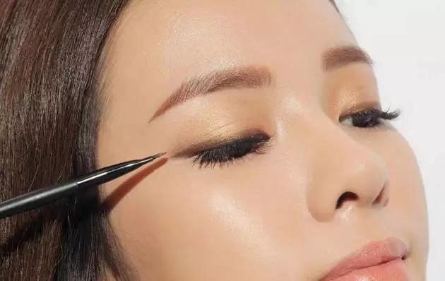 如何化显眼睛大的浓眼妆,怎么化显眼睛大的妆容