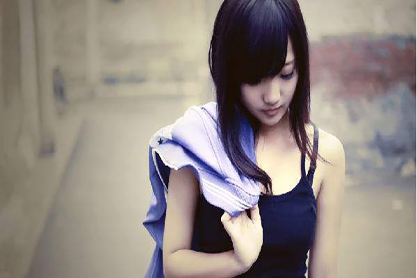 13岁女儿问妈妈，妈，我下面为什么会出血，这位宝妈的回答很赞