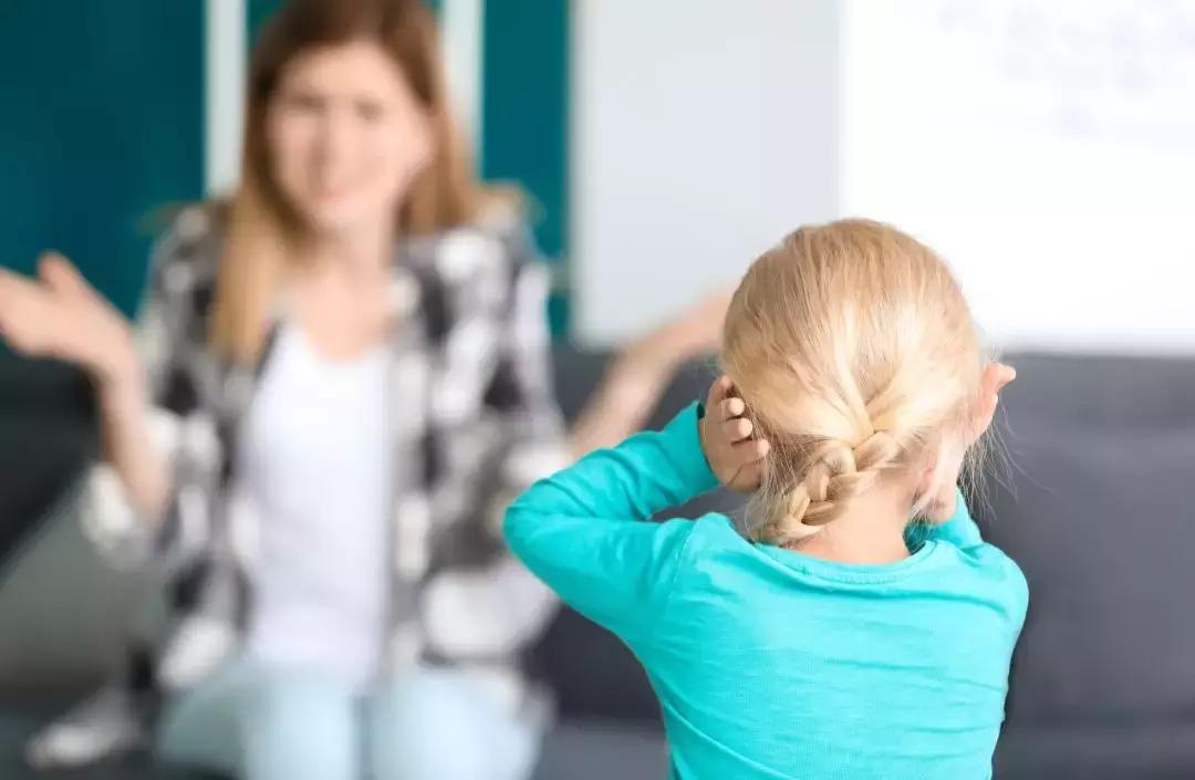 打骂妈妈的孩子怎么教育,老是忍不住打骂孩子怎么办