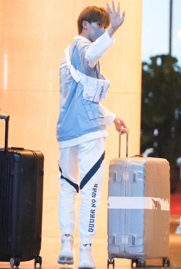 何洛洛彩色泡沫,何洛洛穿的什么鞋