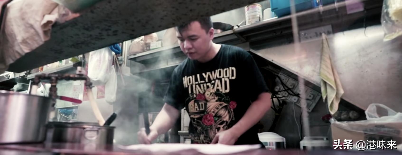 客人没钱老板直接请吃饭，打拼37年拥5间店云吞面照卖29港币