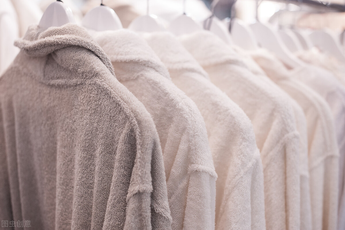 浅色衣服被深色衣服染色怎么办,衣服被别的衣服染色怎么恢复原色