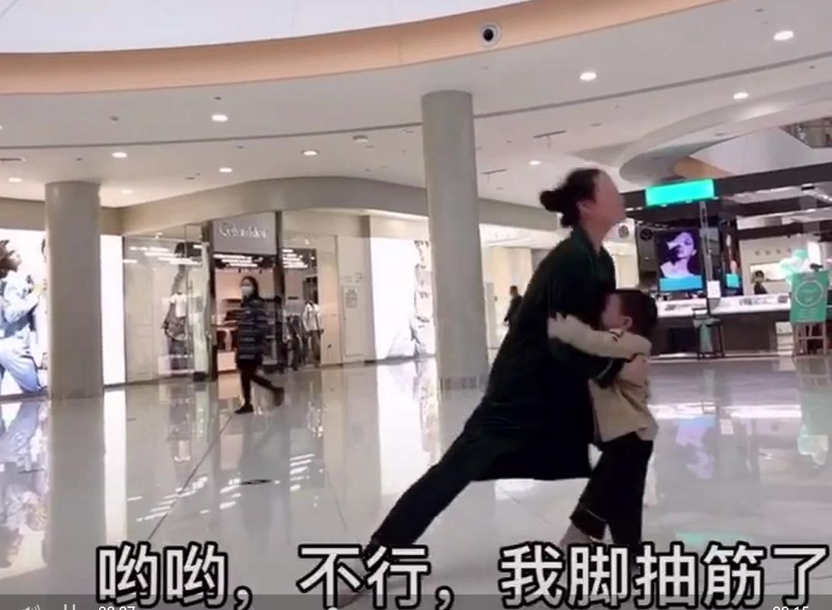 1岁宝宝要抱抱怎么办,2岁宝宝抽筋怎么解决