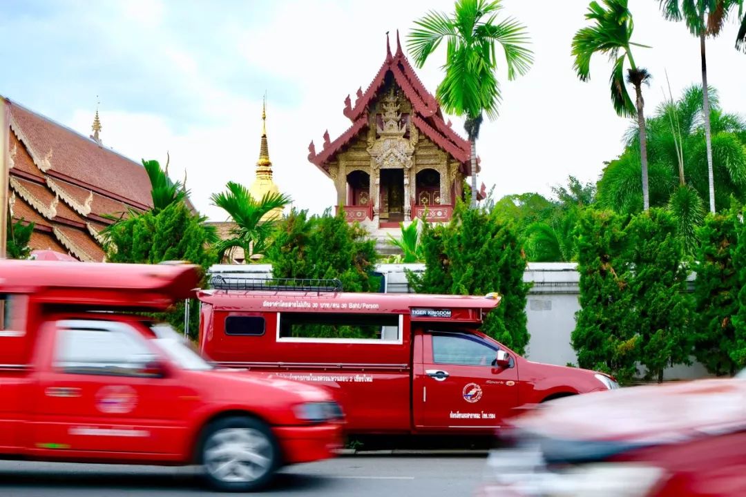 泰国万人灯火节,泰国万人天灯节