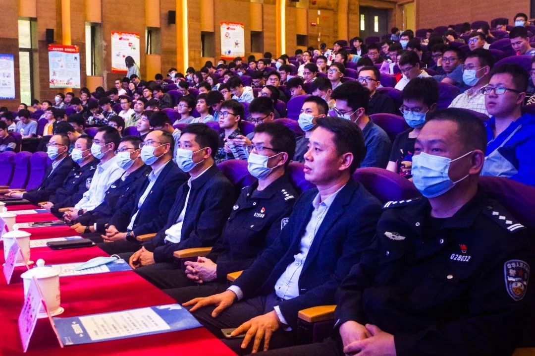 天河|点赞过万!警花姐姐现身华工,向大学生传授《防骗秘笈》,速速围观