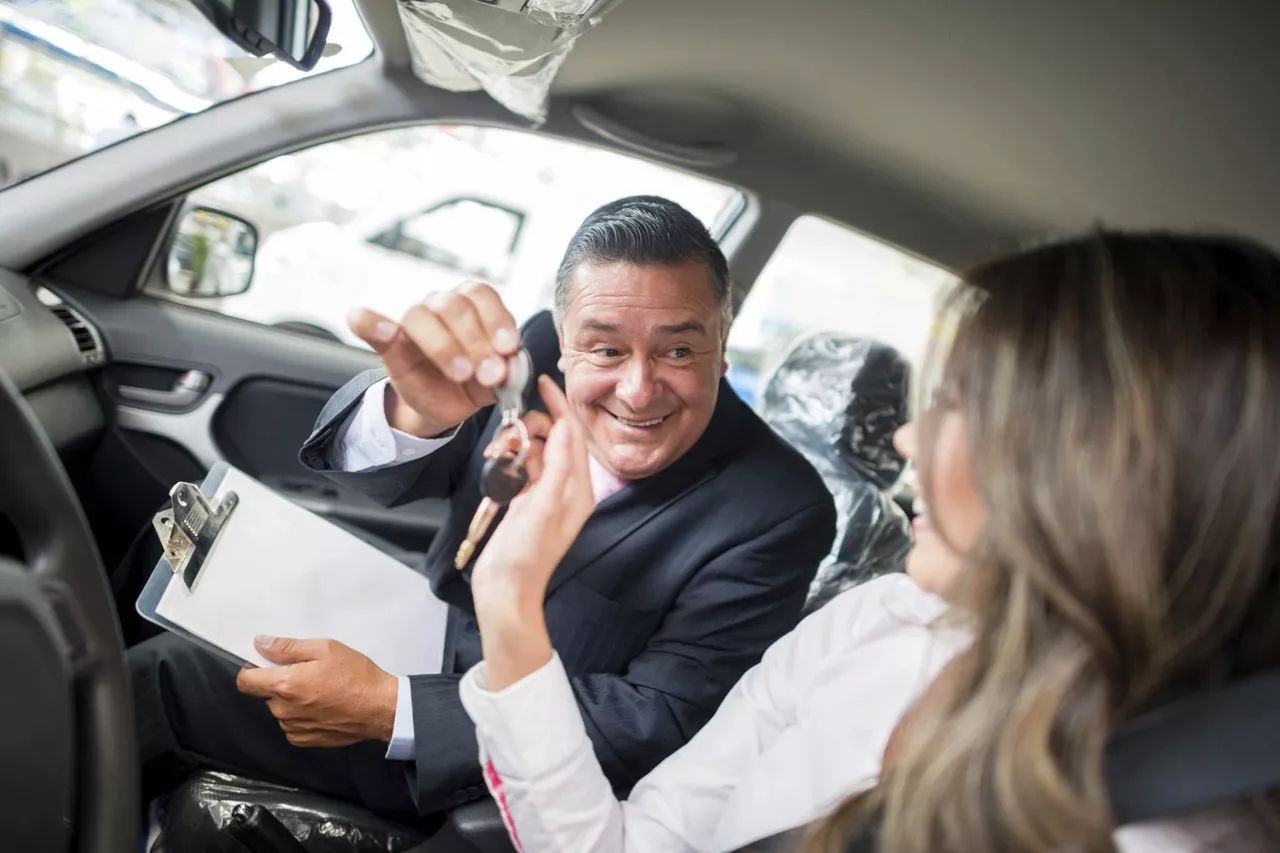 卖一辆宝马530销售赚多少,卖一辆宝马三系销售赚多少