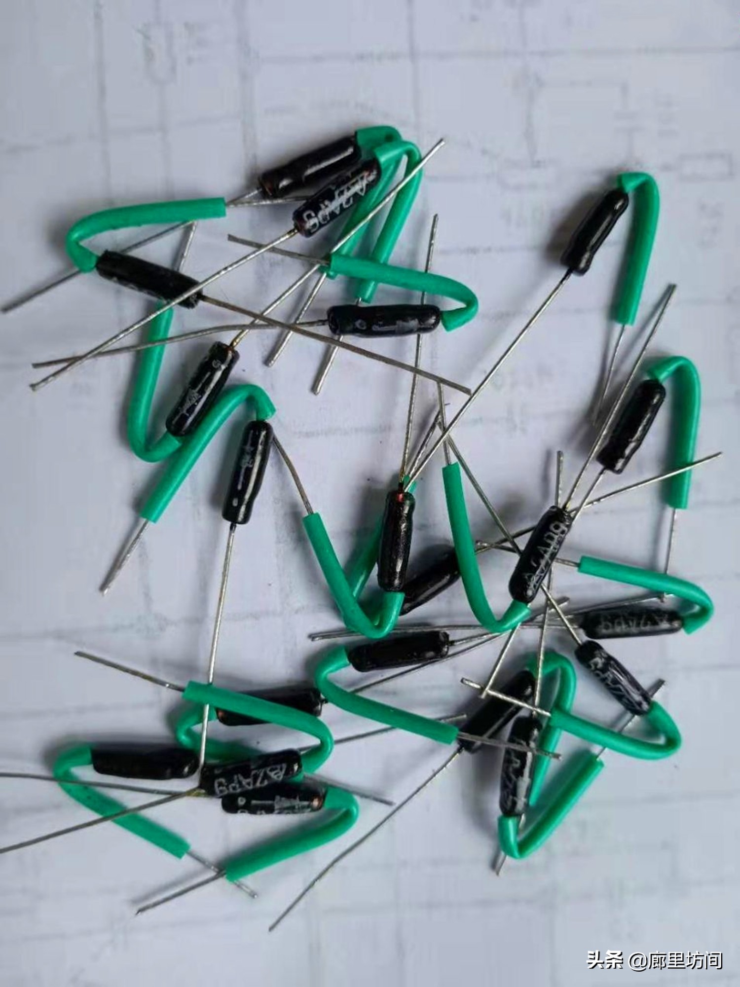 60年代收音机老物件,80年代老物件在墙上挂着的收音机