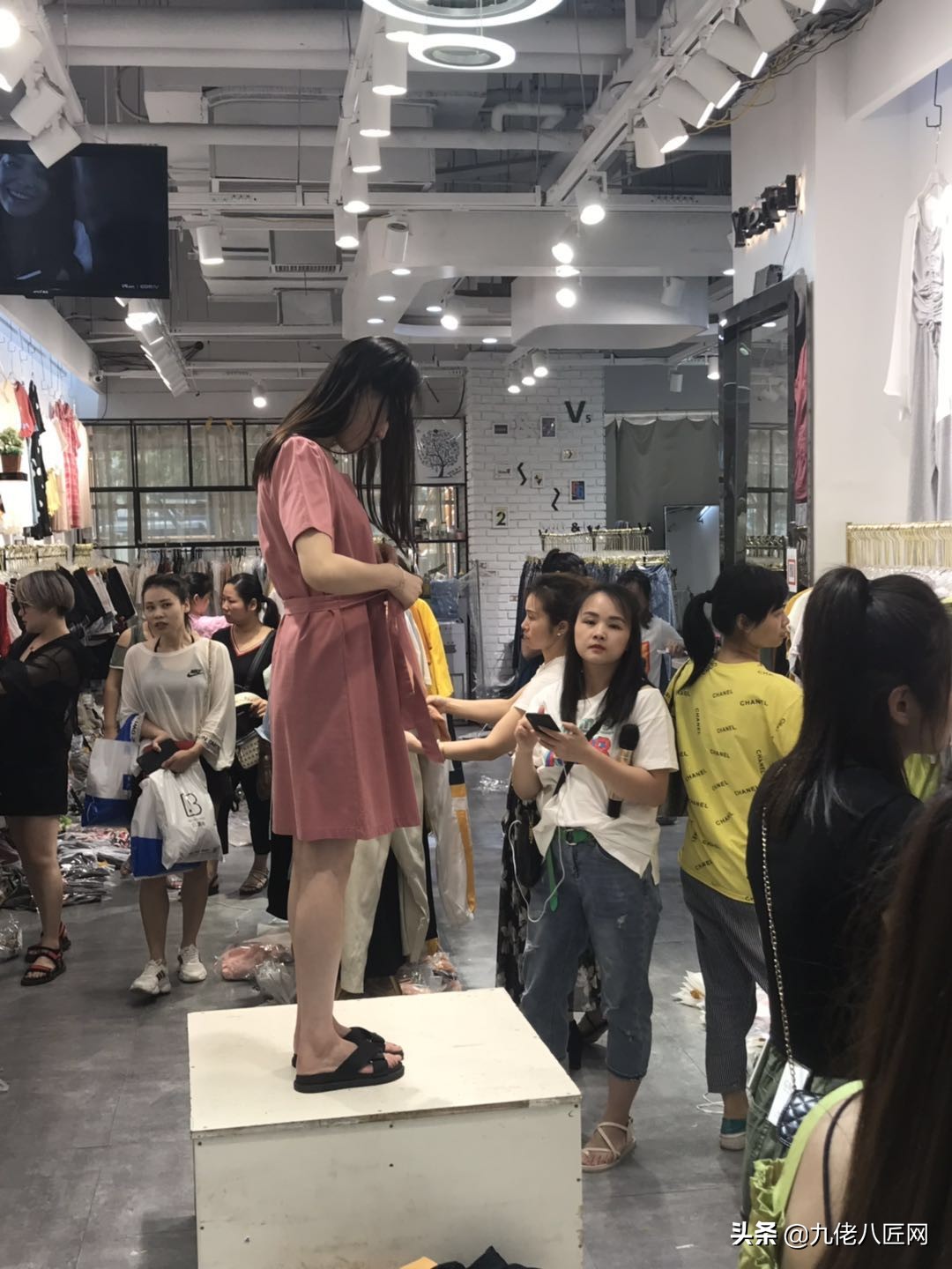 汉正街服装拍摄招人,汉正街奋斗的服装人