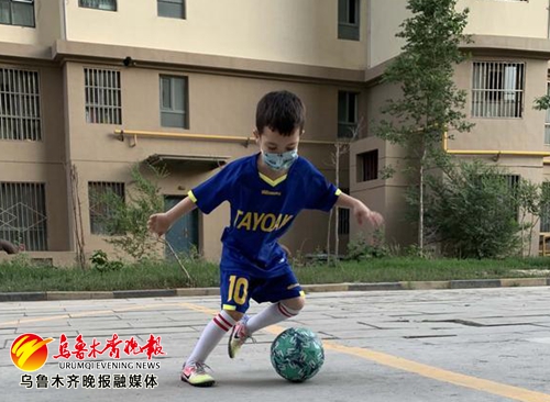 踢球视频儿童5-6岁,踢球视频儿童足球