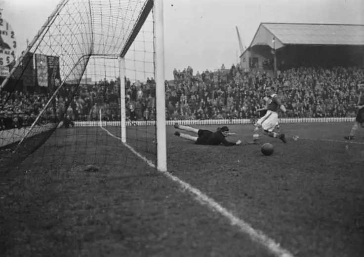 上一次足球停摆，6名英国球员在北非打跑了隆美尔