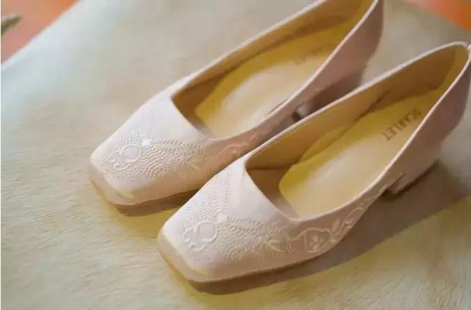 除了撞款的大牌婚鞋，小众+平价的美貌婚鞋走一波