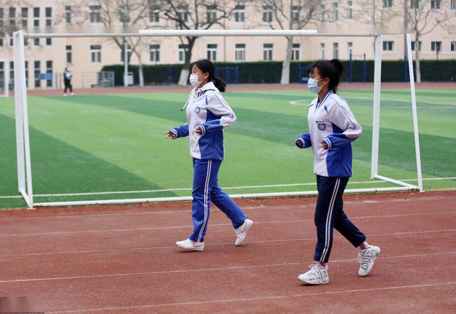 小学阶段女生身高标准,199cm身高的初中女生