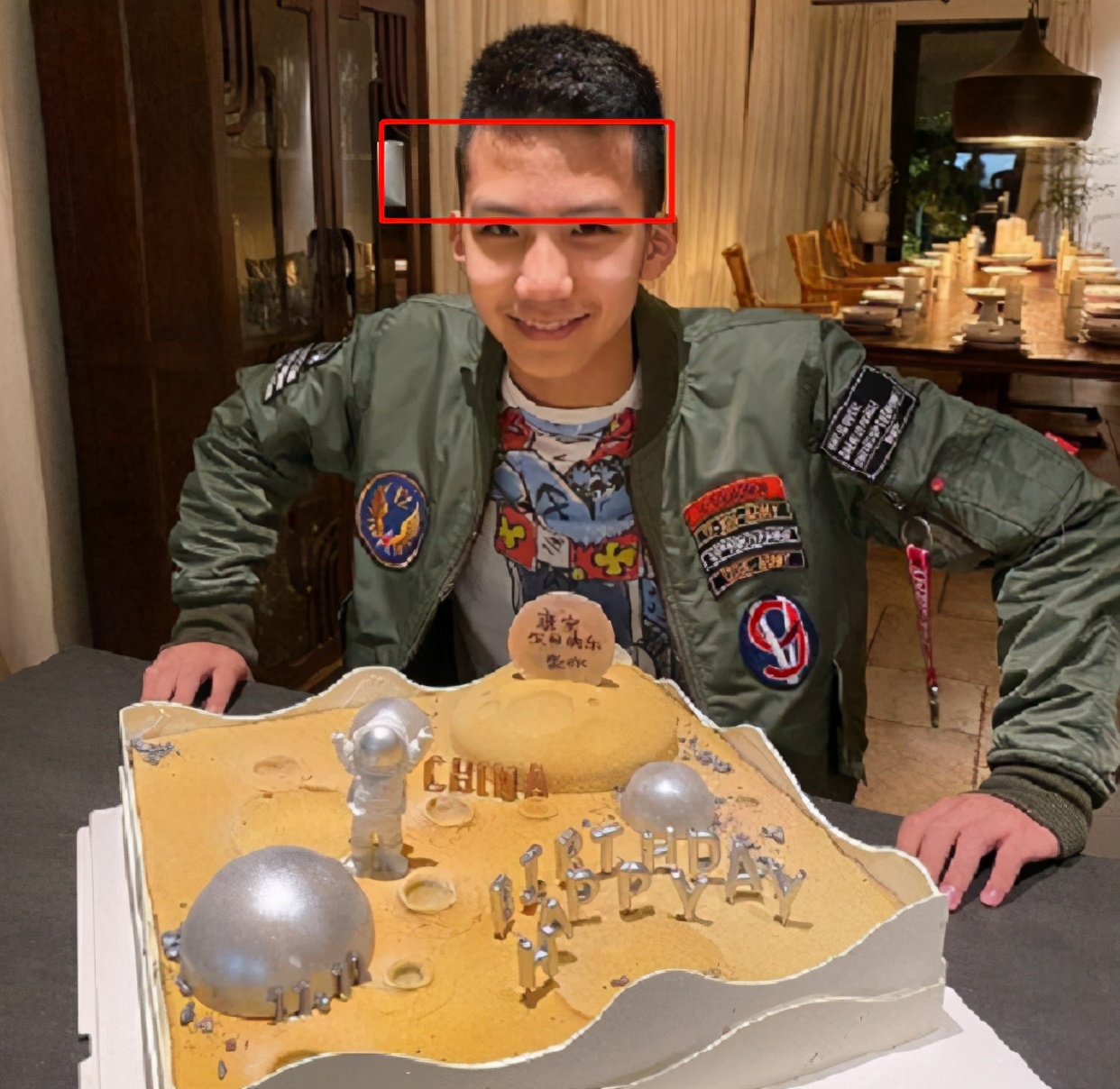 胡军为儿子庆生康康暖男初长成,胡军儿子康康多高