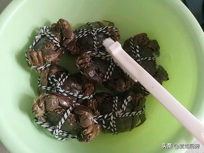 教你挑选大闸蟹六大诀窍,大闸蟹究竟怎么吃才能一点不浪费