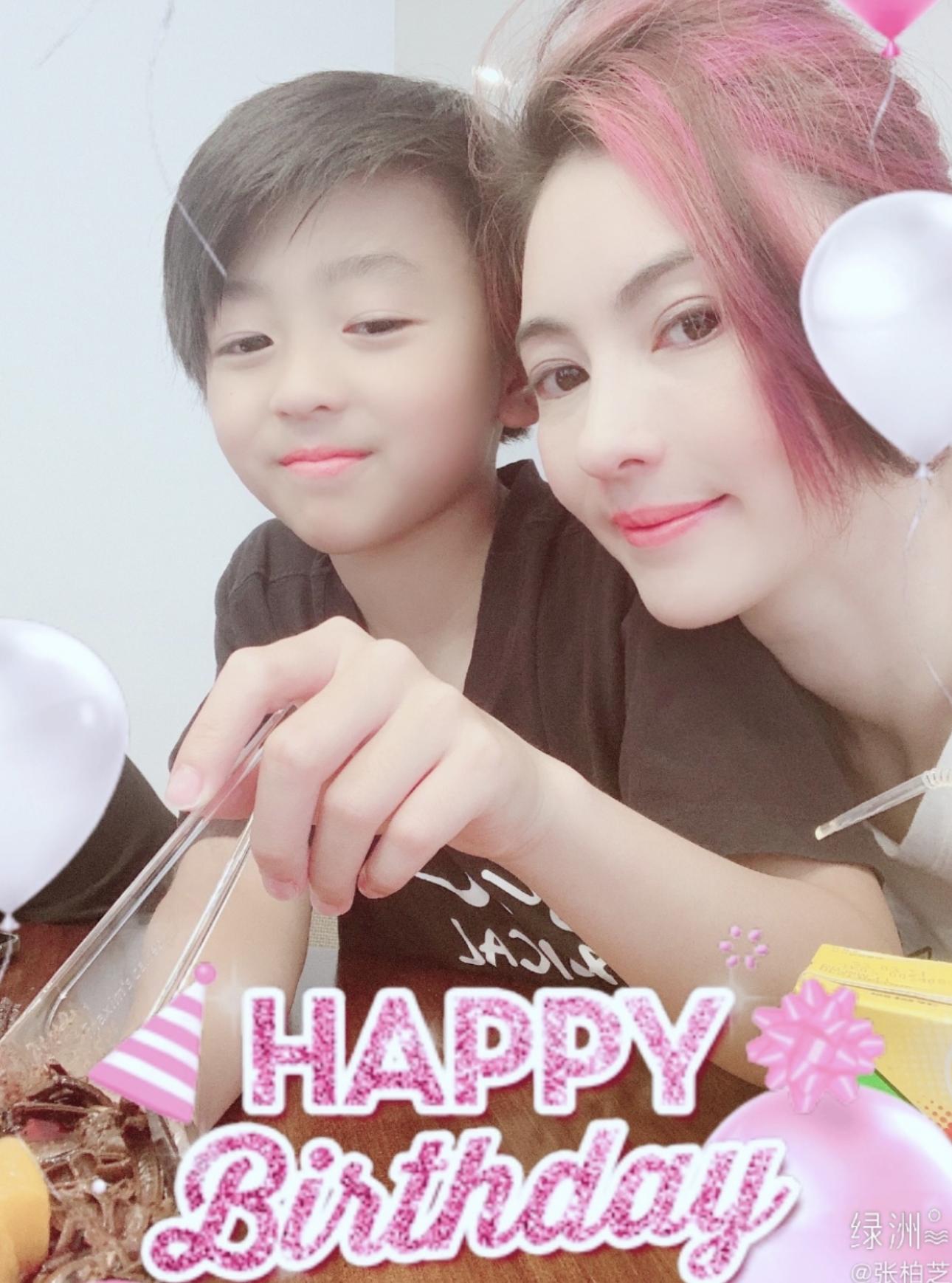 张柏芝为儿子买圣诞礼物，平价购物仅花六百元，满载而归乐在其中