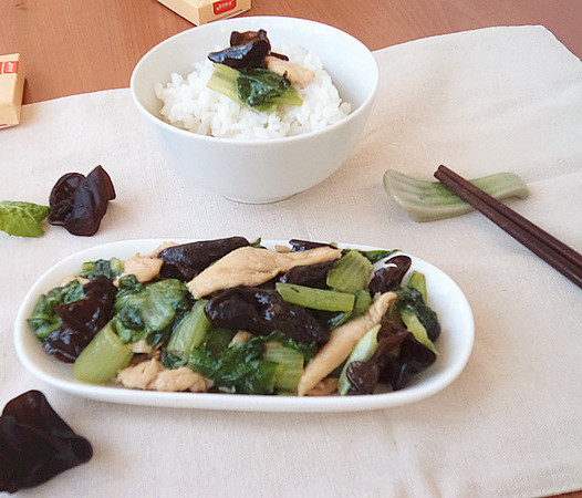 这道菜要常吃美容养颜少女感满满,女生必备的补血养颜的菜