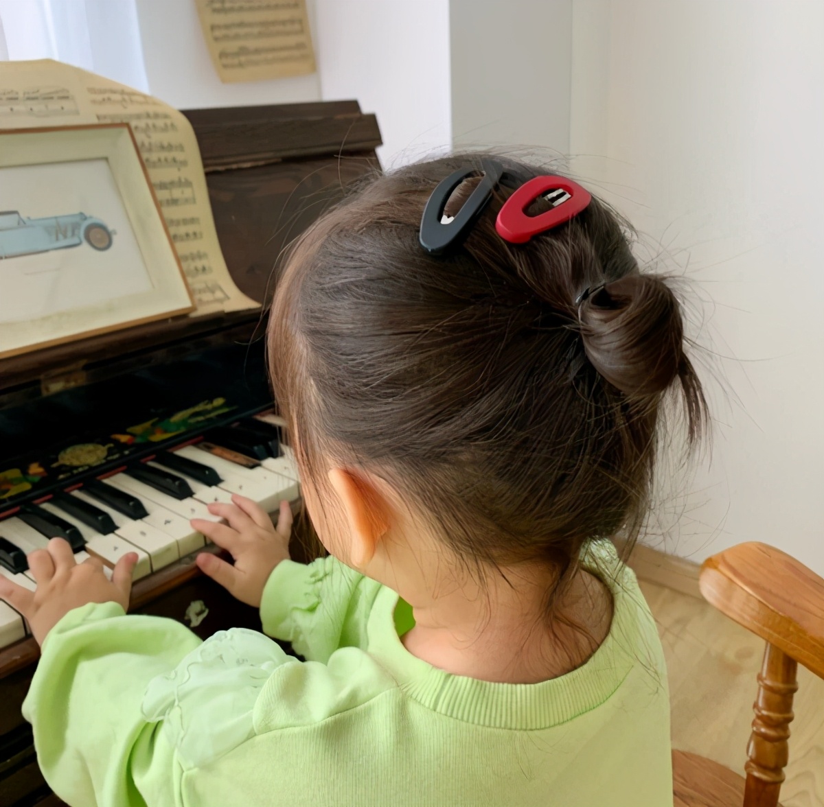 宝宝齐耳短发辫子简单洋气扎法,短发儿童麻花辫扎头发