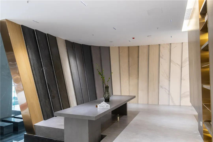 最具建筑感总部展厅亮相！华岩品致打造“百店百面”赋能“牛商”