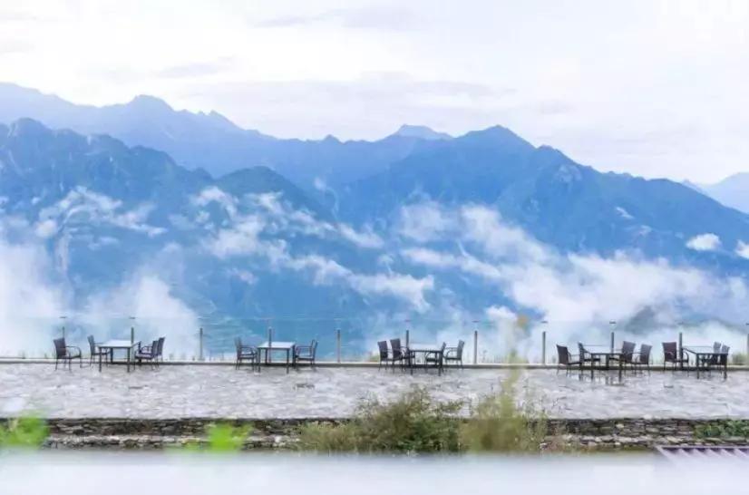 慢综艺之光拒绝剧本测评数十家“顶级”民宿，第一期就是浮云牧场