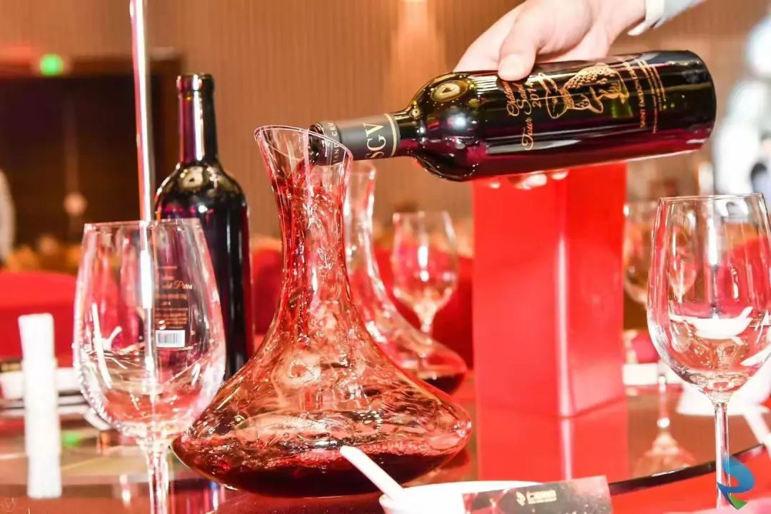 82年的拉菲多少钱一瓶真的,82年的拉菲现在多少钱一瓶呢