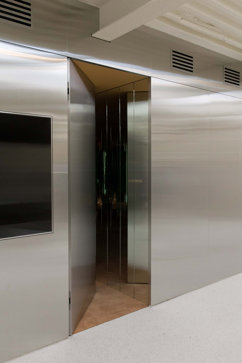 AnderssonBell旗舰店,首尔/CreativeStudioUnravel