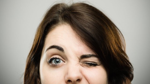 眼皮经常跳预兆很准,眼皮一直跳是财还是灾