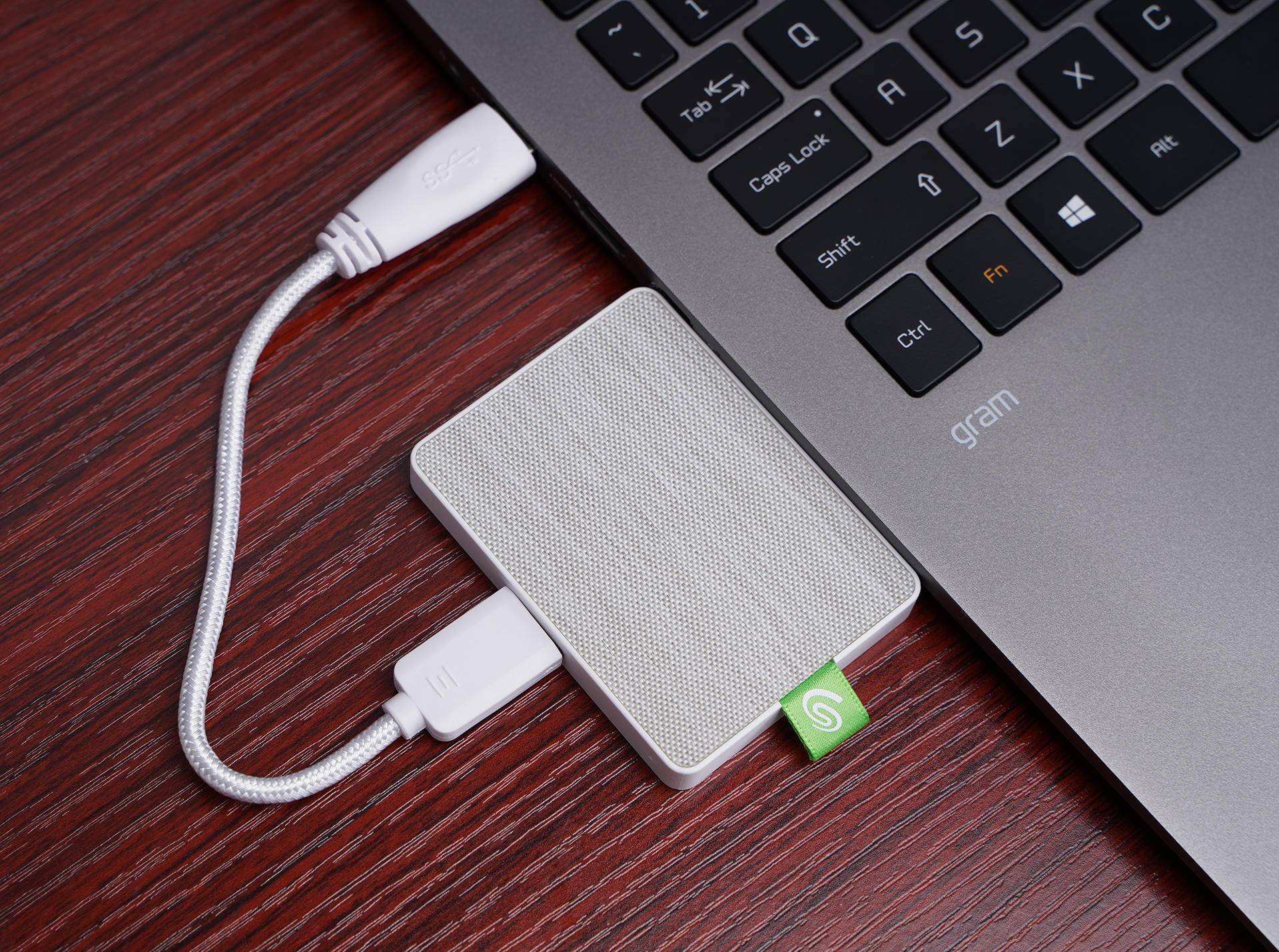 希捷移动硬盘限量版评测,希捷移动固态硬盘测评