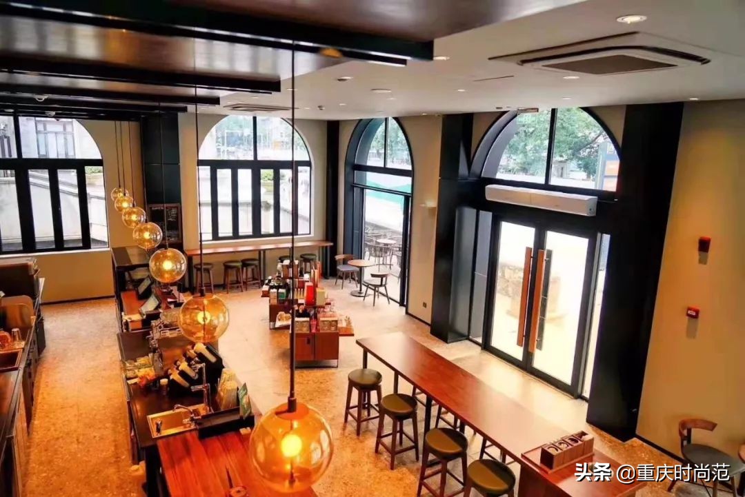 重庆月光之城星巴克,重庆最大的星巴克在哪里