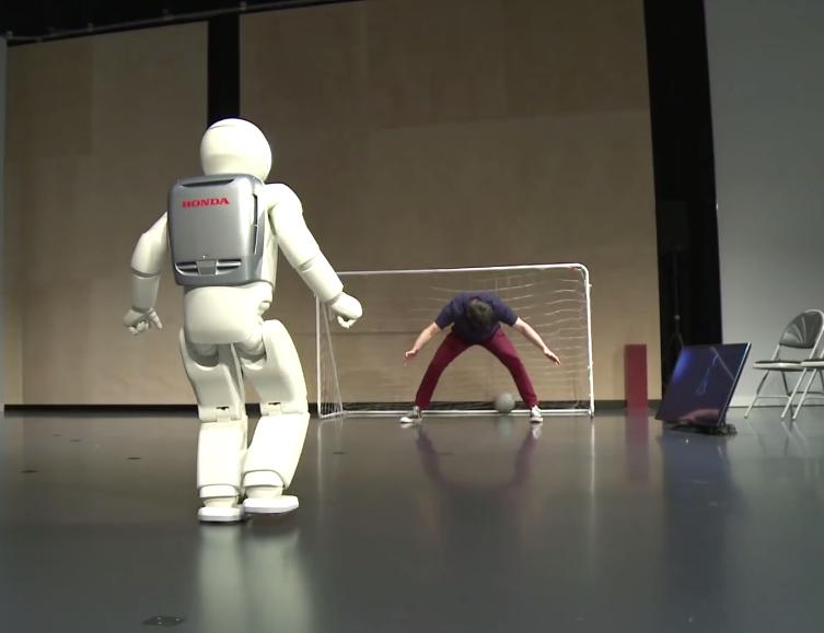 机器人玩转足球,智能踢足球机器人