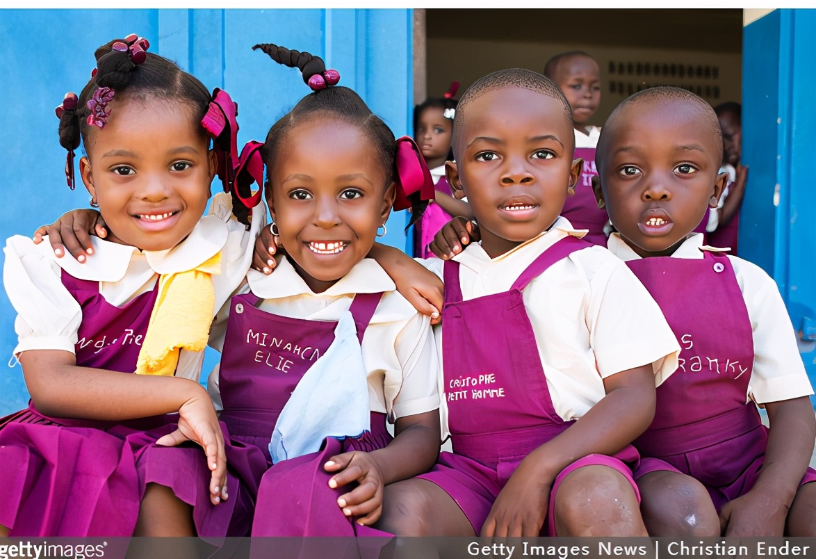 世界各国的校服对比,世界各国学生校服