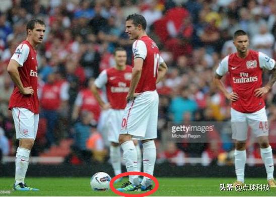 一人一鞋球星的执念球迷的追求你最喜爱的那双鞋穿了多久?