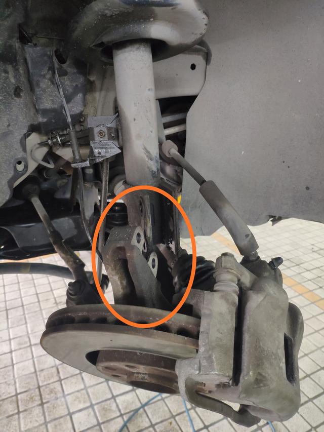 标致308换完球笼防尘套后加油抖动,标致308换外球轮罩