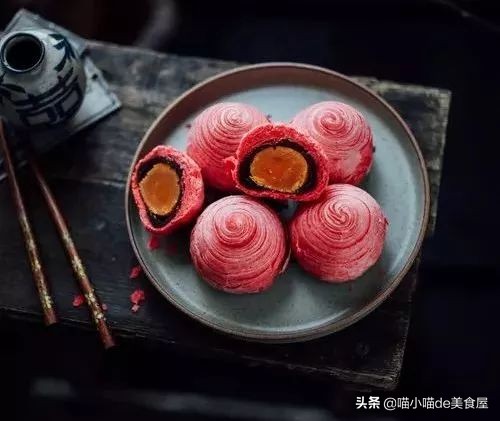 蛋黄酥手法视频,蛋黄酥换皮套路图解