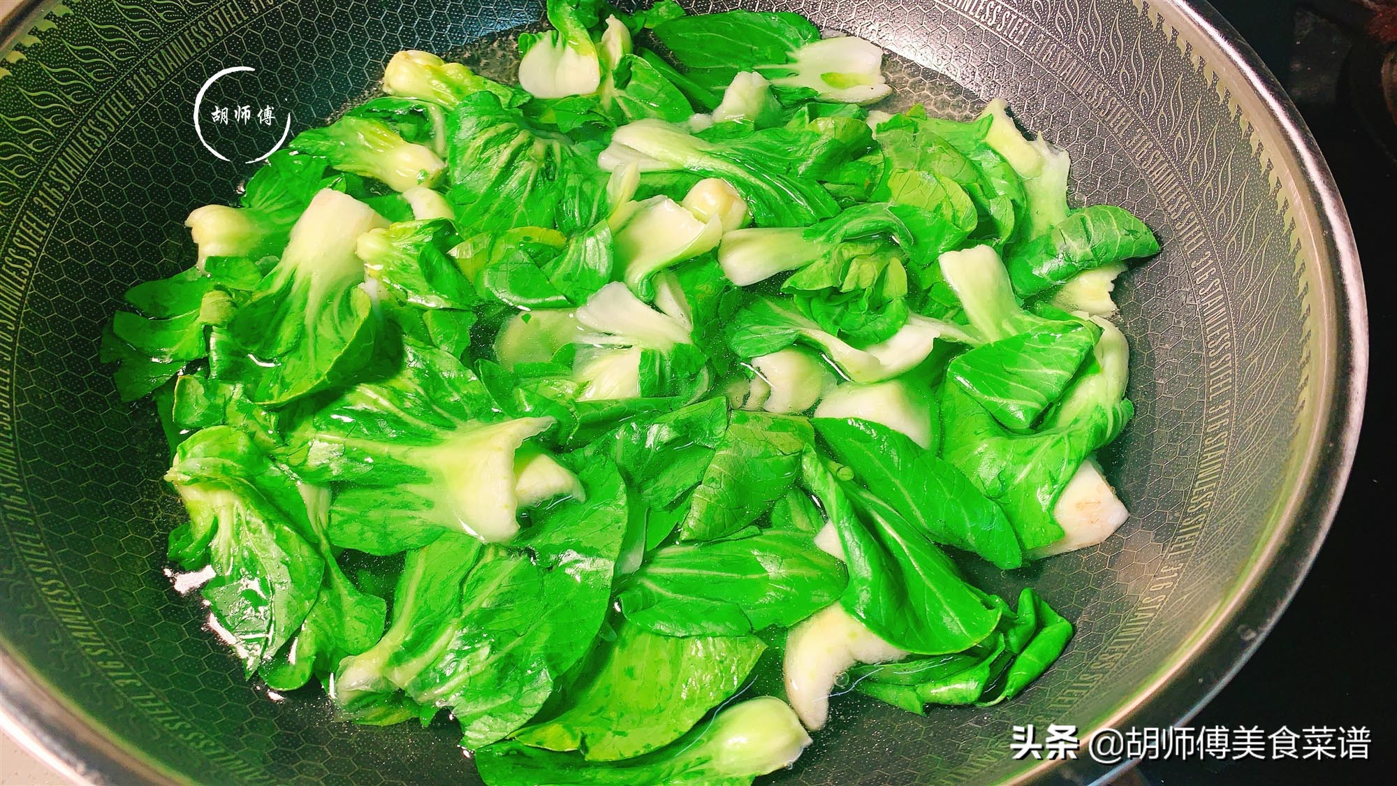 炒青菜，直接下锅炒是错的！多做1步，青菜翠绿鲜嫩，不比饭店差