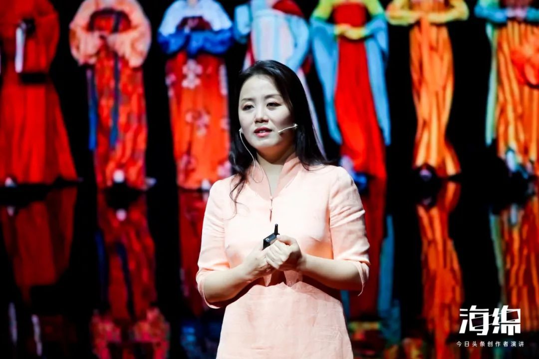 女神设计师把传统文化融入时装设计,带你穿越到最美大唐