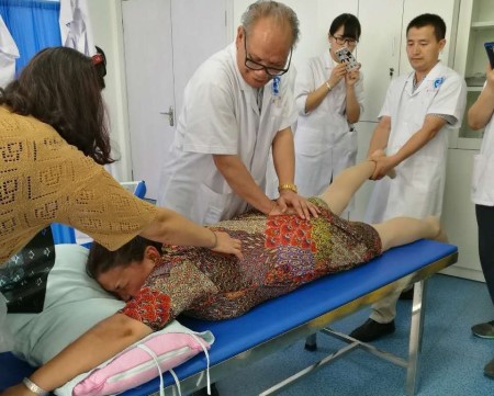 腰椎滑脱症状和治疗,腰椎滑脱推拿手法及注意事项