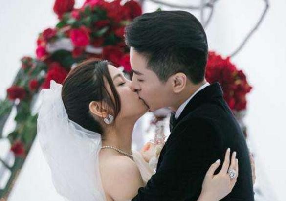 长着一副渣男脸却是宠妻狂魔,长了一张花心脸却宠妻如命