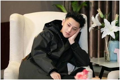 神武4小小的追球：黄子韬携手周冬雨王彦霖尹正北极寻熊