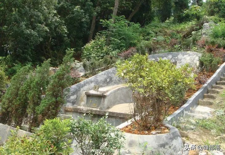 土地征收需要迁新坟怎么办,农村土地承包法对墓地有要求吗