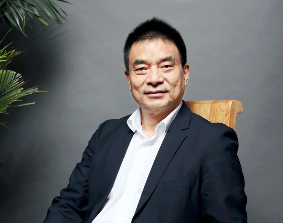 老爹东看西看，女儿扎根猪场，80后纷纷上位……这家千亿公司39年长青的“神”逻辑