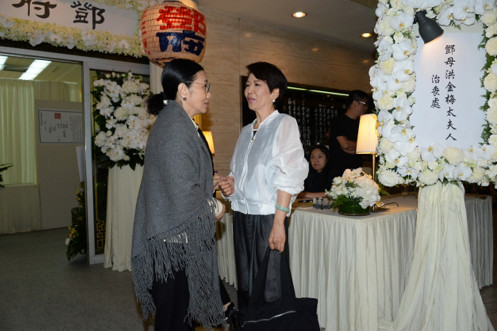 女星逝世一年死因至今成谜未下葬,70岁知名女星去世亲友透露死因