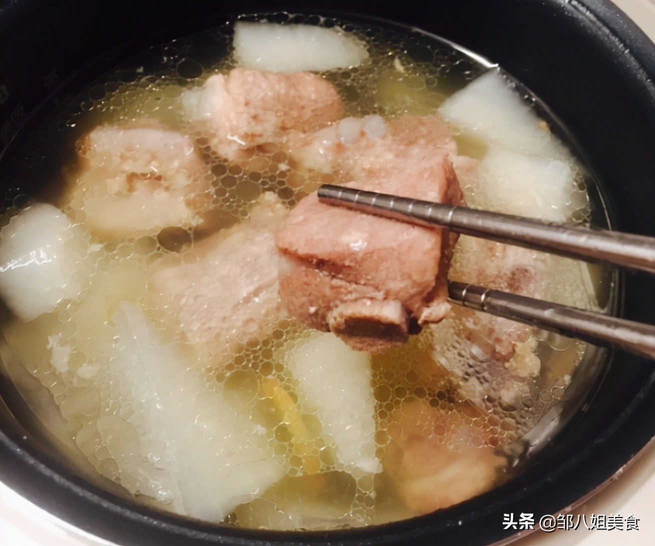 炖排骨里面放什么软烂入味,炖排骨时牢记调料