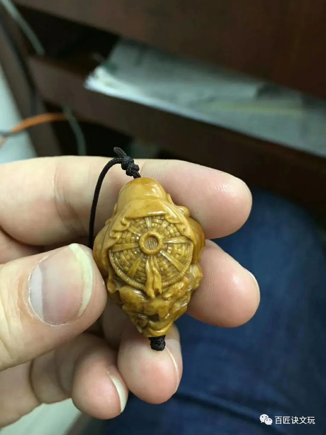 橄榄核雕如何分辨机雕和手修,橄榄核雕有黄斑怎么处理