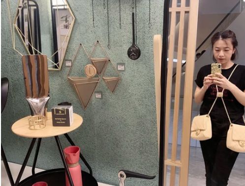 甩掉刘銮雄的爱马仕，甘比已在豪门当家做主，大局已定气势足？