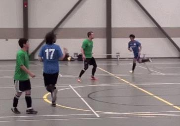 若是想赢就先摆出赢的姿态,想赢球练防守