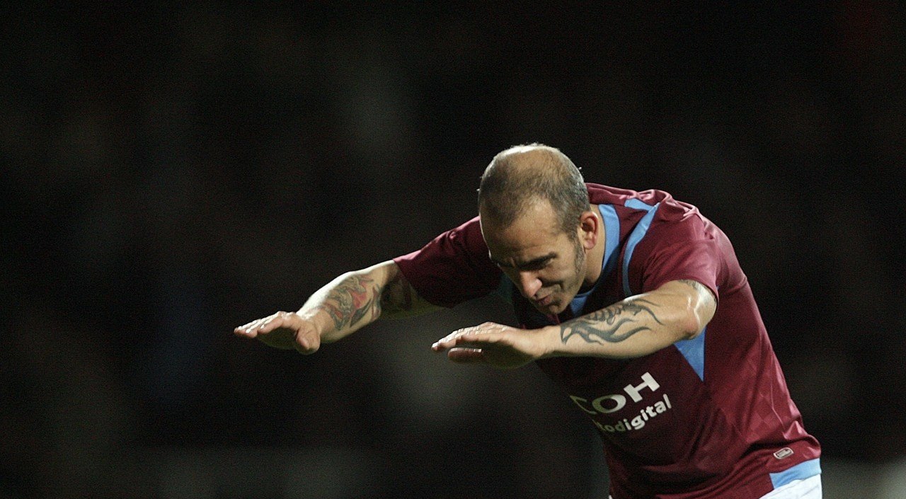 门将受伤倒地迪卡尼奥放弃射门,迪卡尼奥裁判完整视频